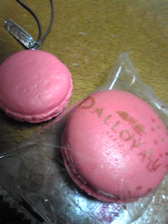 �}�J������H